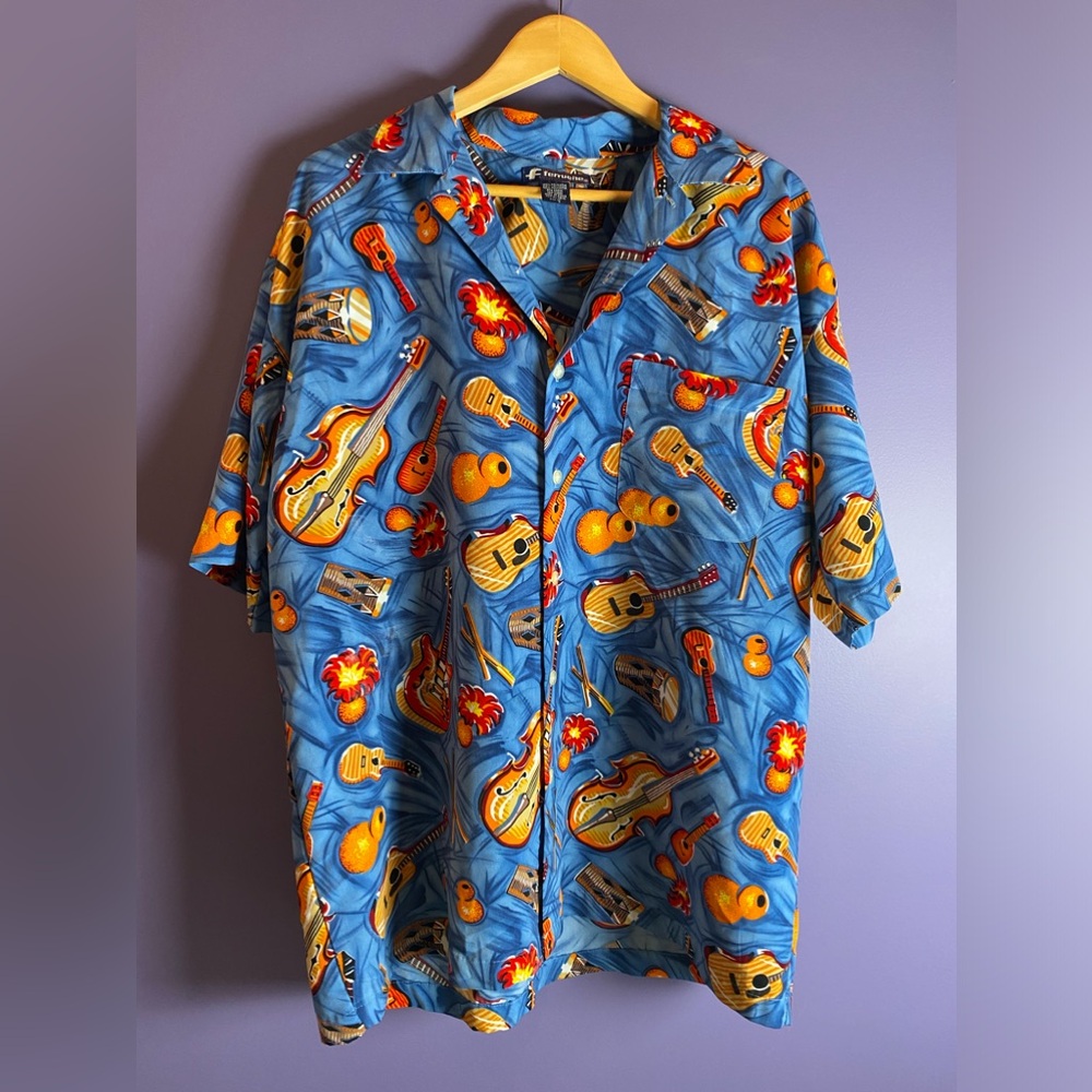 FERRUCHE Men’s Casual Shirt - LARGE